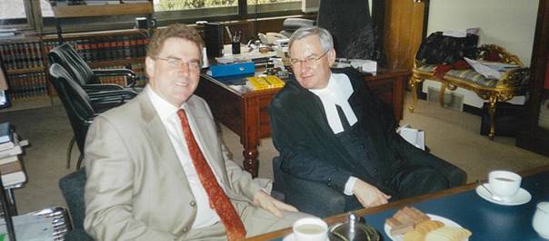 A photo sent by Jeff Shaw to Michael Easson after morning tea sometime in 2003 at Judges Chambers, Supreme Court of NSW. Michael Easson’s photo collection. This photo was not published with the obituary.