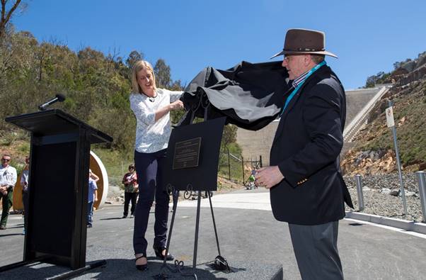 Unveiling the plaque with Chief Minister Katy Gallagher.